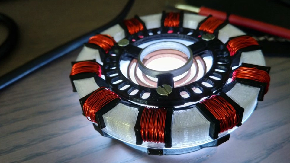 Using free software like Blender and Cura to model and 3D-print the famous Arc reactor